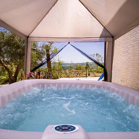 Дом отдыха Hot Tub, Private Parking, Wifi, Ac And Bbq *