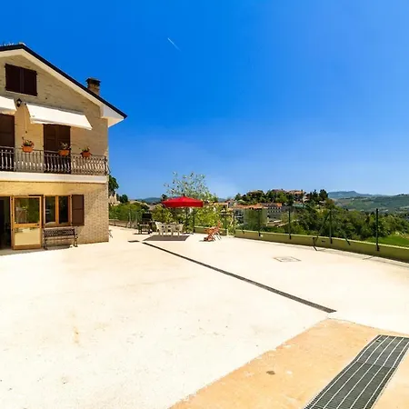 Дом отдыха Hot Tub, Private Parking, Wifi, Ac And Bbq Molino di Carassai